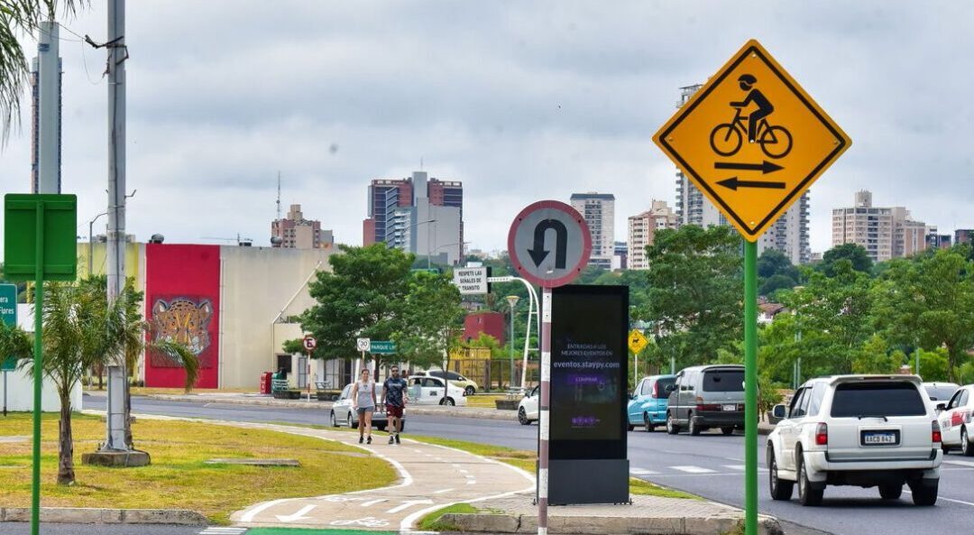 Asunción en bicicleta